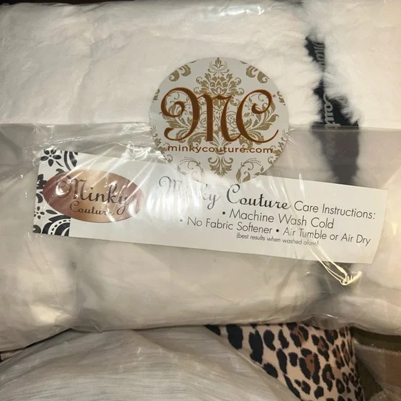 Minky Couture White Blanket. NWT. Fits single/ double bed. - Picture 8 of 11